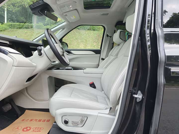 Volvo EM90, 2024 — фото 3 из 9