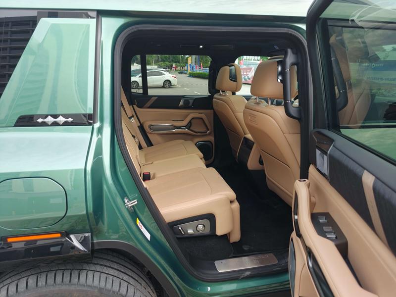 BYD FangChengBao Leopard 8, 2025 — фото 11 из 12