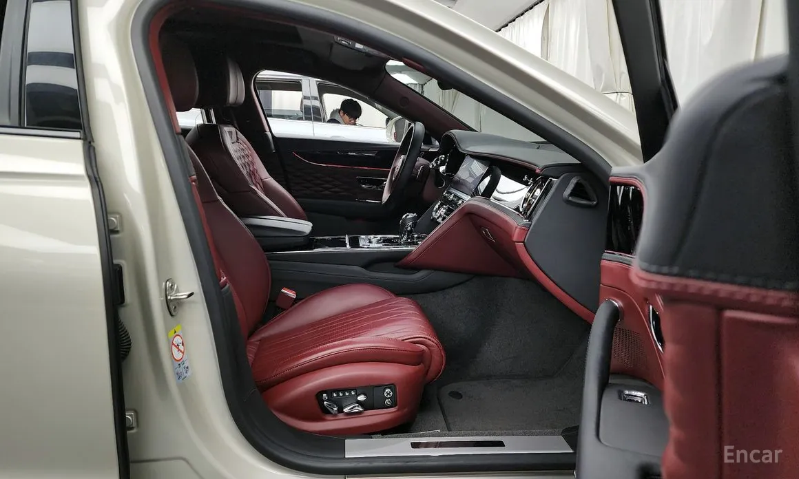 Bentley Flying Spur, 2022 — фото 11 из 12