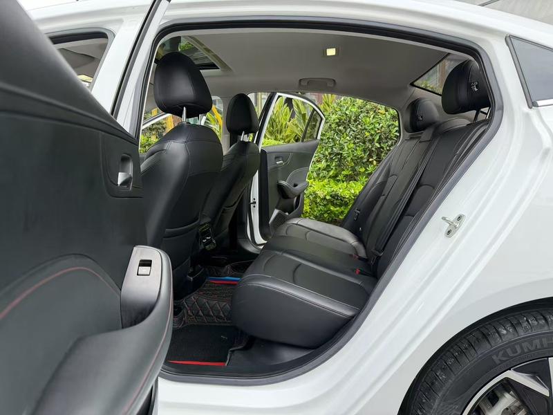 Roewe i5, 2023 — фото 9 из 10