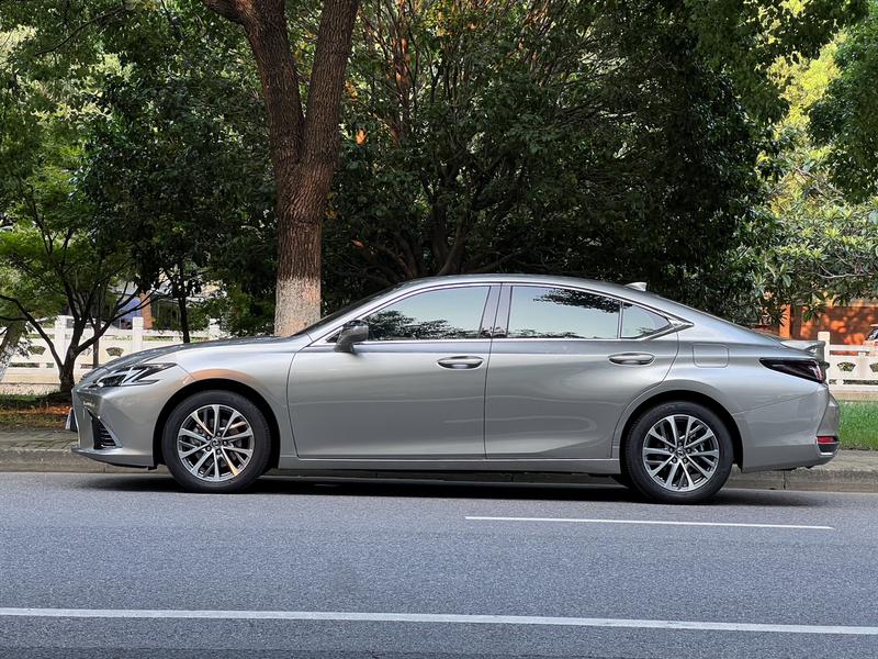 Lexus ES, 2024 — фото 4 из 12