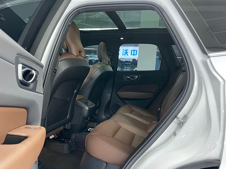 Volvo XC60, 2022 — фото 5 из 9