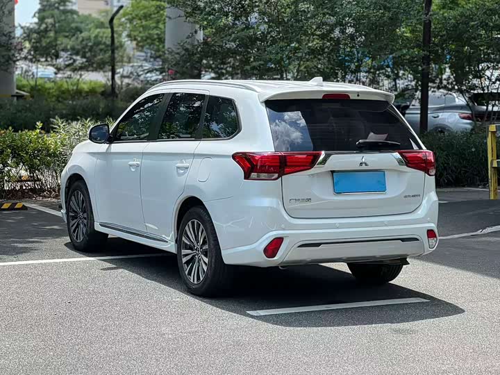 Mitsubishi Outlander, 2021 — фото 6 из 9