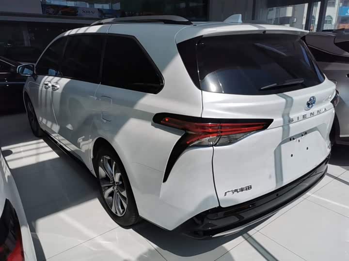 Toyota Sienna, 2022 — фото 5 из 9
