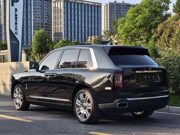 Rolls-Royce Cullinan, 2021 — фото 4 из 9