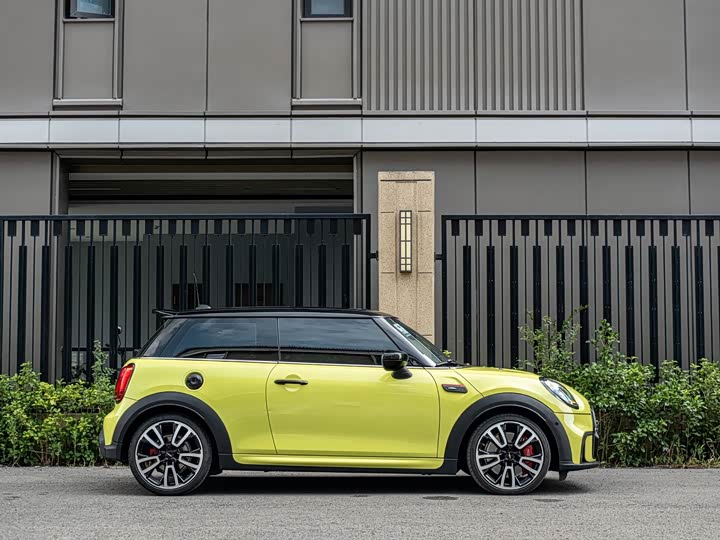 Mini Mini JCW, 2022 — фото 3 из 9