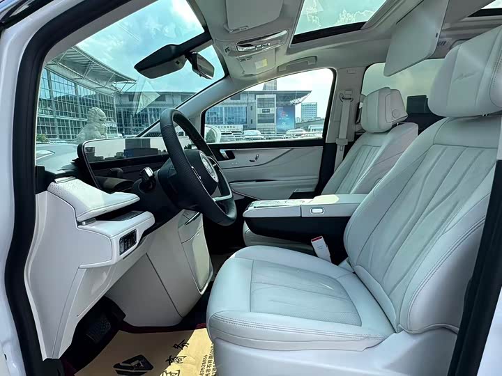 Buick GL8 Hybrid, 2025 — фото 9 из 9