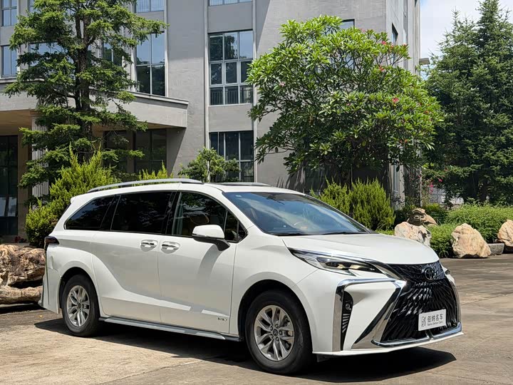 Toyota Granvia, 2024 — фото 8 из 9