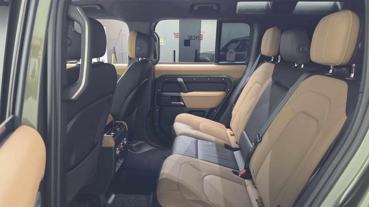 Land Rover Defender, 2025 — фото 4 из 12