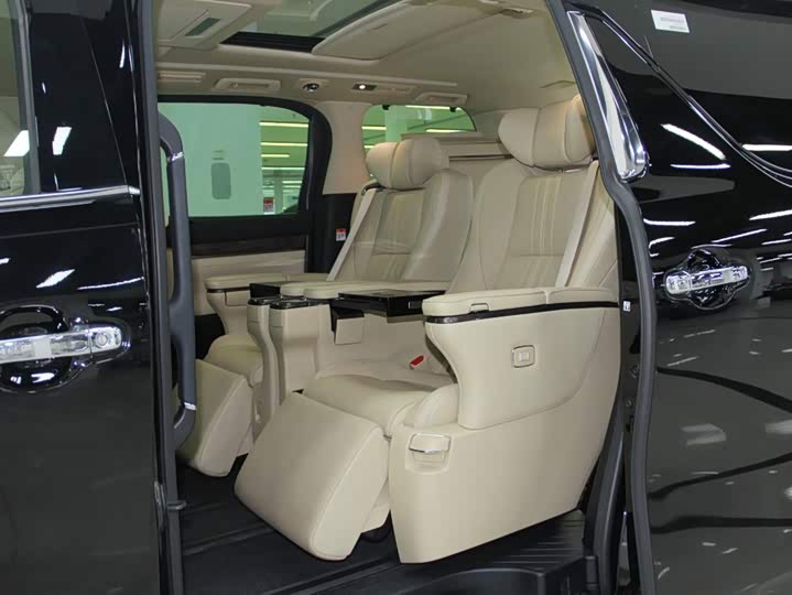 Toyota Alphard, 2022 — фото 7 из 9