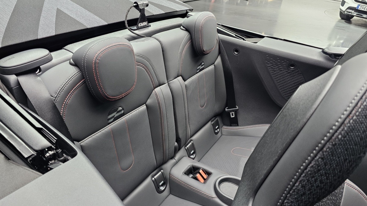 Mini Cooper Convertible, 2026 — фото 11 из 12