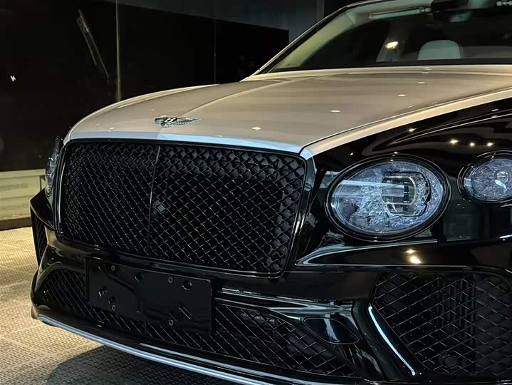Bentley Bentayga, 2023 — фото 4 из 9
