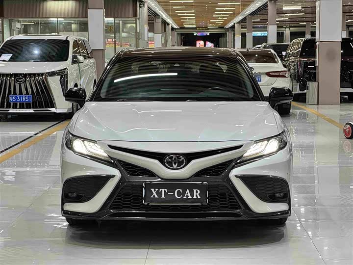 Toyota Camry, 2022 — фото 2 из 9