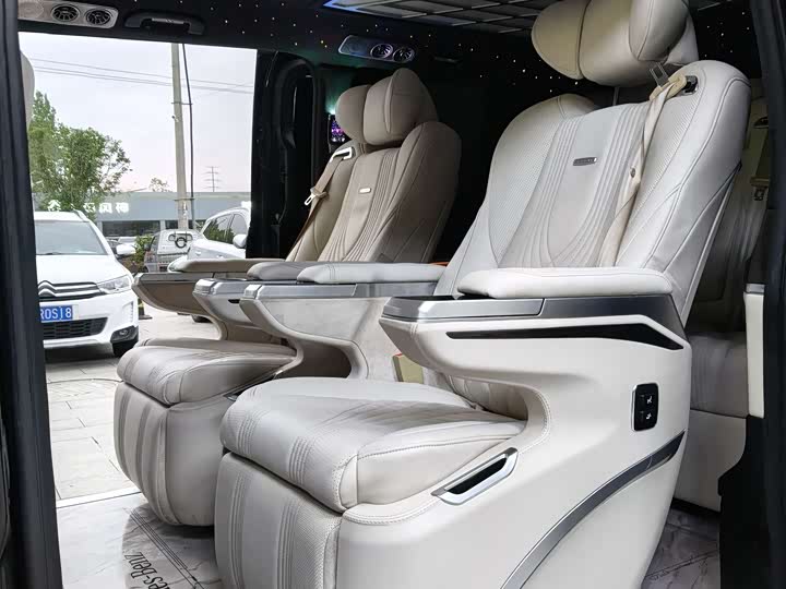 Mercedes-Benz V-Class, 2022 — фото 8 из 9