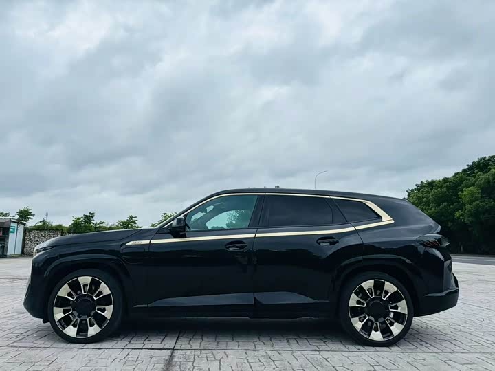 BMW XM, 2024 — фото 4 из 9