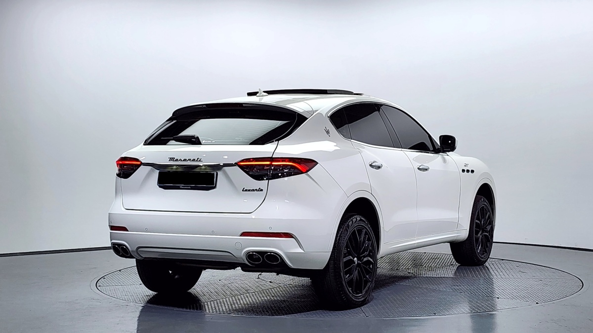 Maserati Levante, 2022 — фото 2 из 12