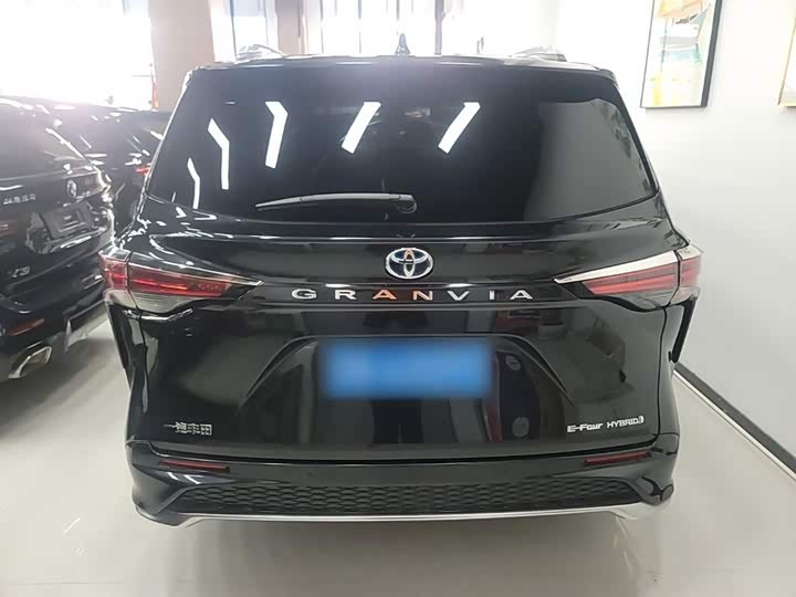 Toyota Granvia, 2023 — фото 6 из 9