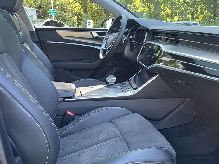 Audi A7L, 2023 — фото 6 из 9