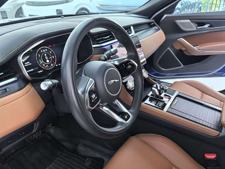 Jaguar XF L, 2022 — фото 6 из 9