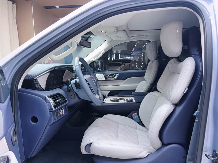 Lincoln Navigator One, 2022 — фото 8 из 9