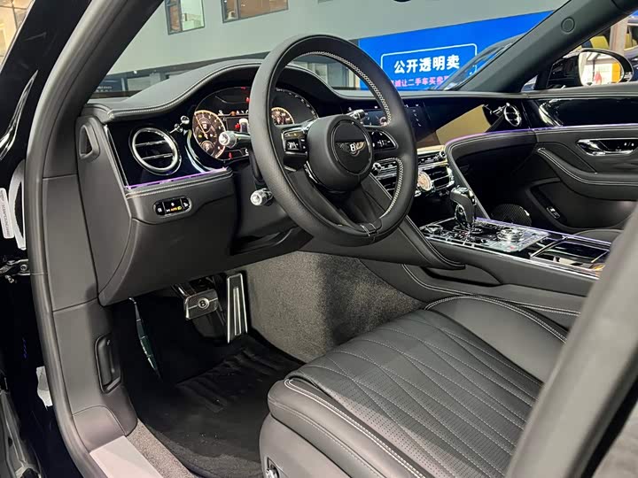 Bentley Flying Spur Hybrid, 2023 — фото 2 из 9