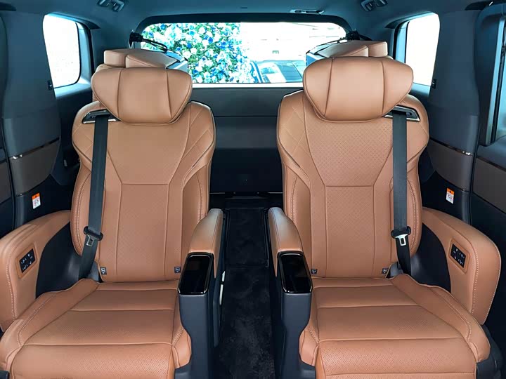 Toyota Vellfire, 2026 — фото 7 из 9