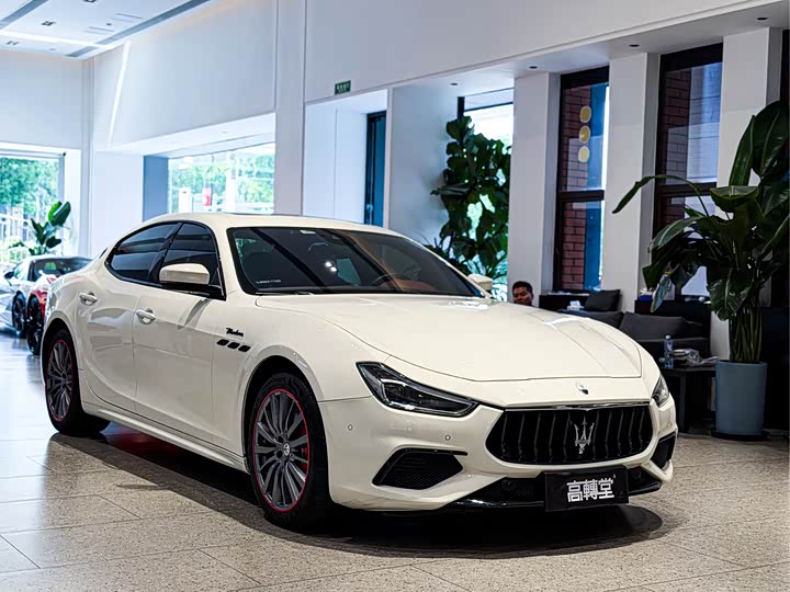 Maserati Ghibli, 2023 — фото 5 из 9