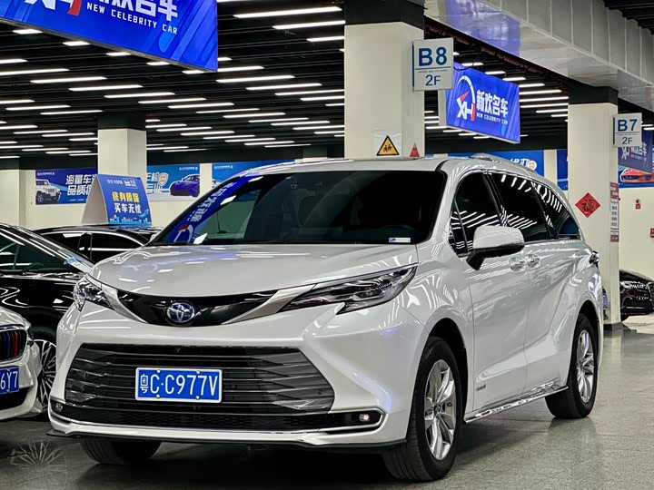 Toyota Sienna, 2022 — купить в Перми под ключ