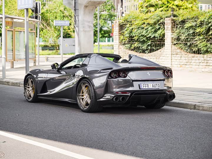 Ferrari 812, 2023 — фото 3 из 9
