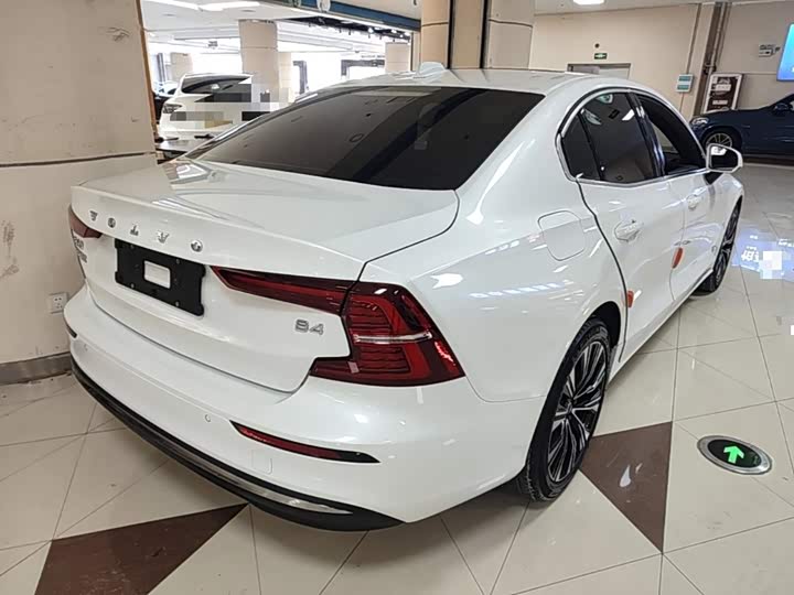 Volvo S60, 2023 — фото 7 из 9
