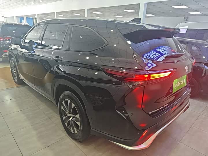 Toyota Crown Kluger, 2024 — фото 5 из 9