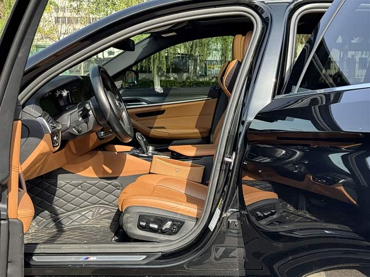 BMW 5 Series Hybrid, 2022 — фото 6 из 9