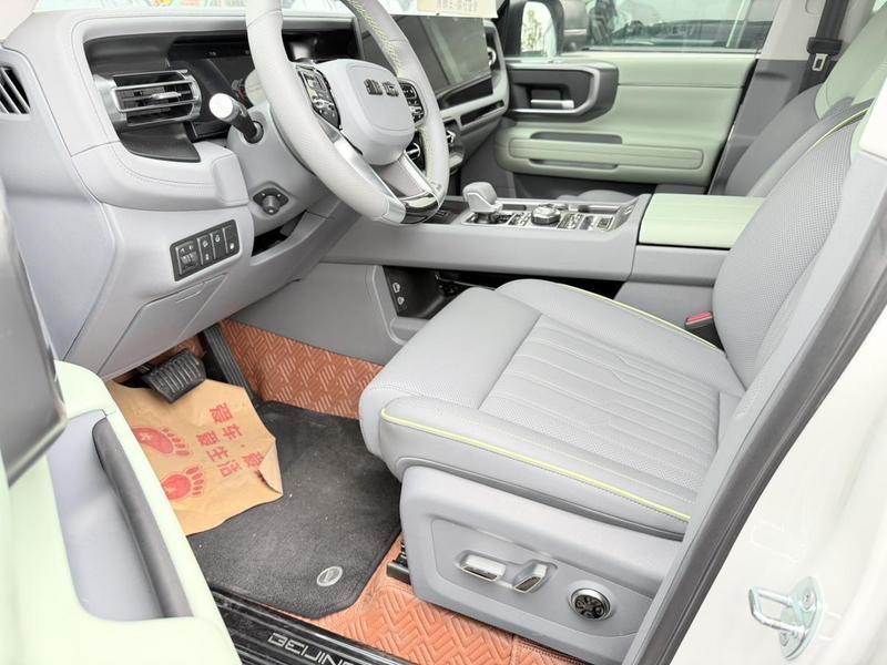 BAIC Beijing BJ40 Hybrid, 2025 — фото 12 из 12