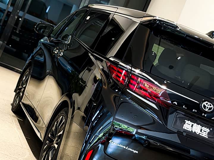 Toyota Alphard, 2025 — фото 7 из 9