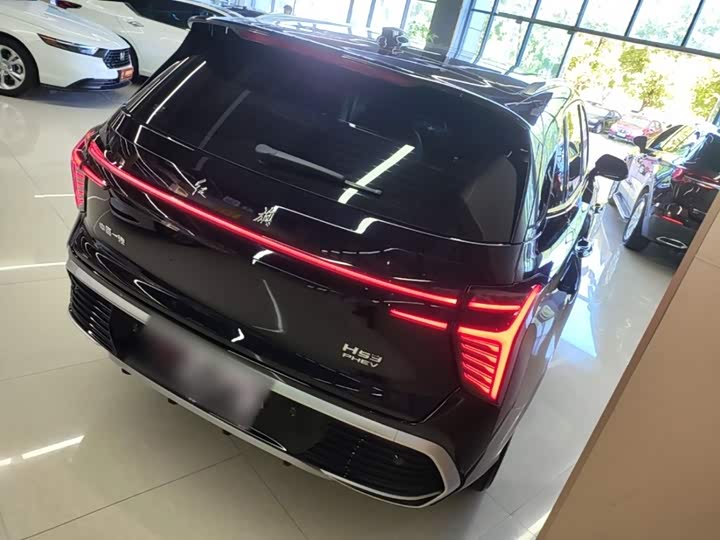 Hongqi HS3 Hybrid, 2025 — фото 7 из 9