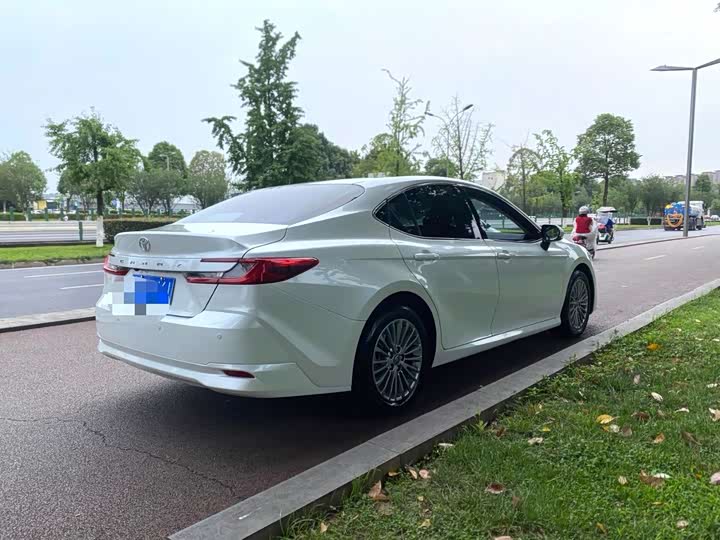Toyota Camry, 2025 — фото 8 из 9