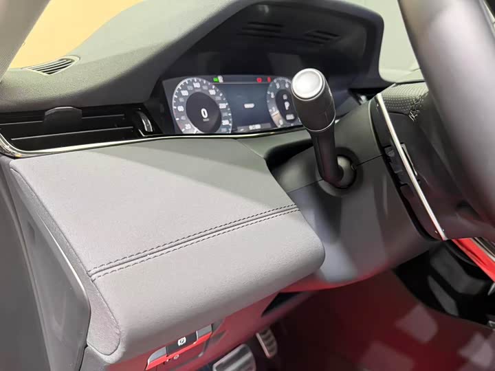 Land Rover Range Rover Evoque L, 2023 — фото 8 из 9