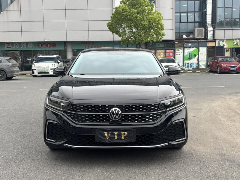 Volkswagen Passat, 2023 — фото 2 из 12