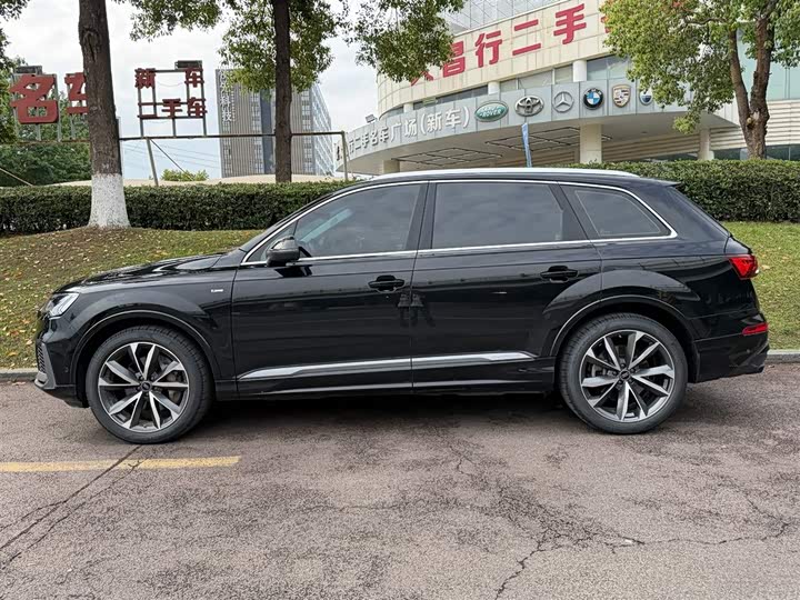 Audi Q7, 2024 — фото 3 из 9
