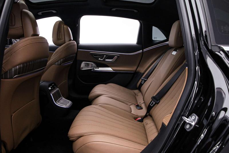 Mercedes-Benz E-Class, 2024 — фото 12 из 12