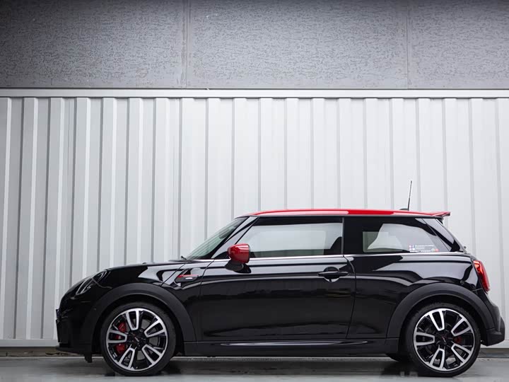 Mini Mini JCW, 2022 — фото 2 из 9