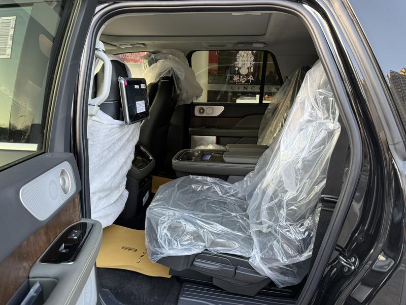 Lincoln Navigator, 2025 — фото 11 из 12