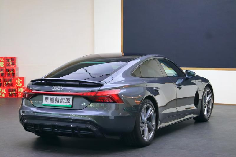 Audi e-tron GT, 2024 — фото 7 из 12