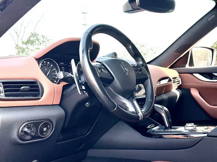 Maserati Levante, 2021 — фото 4 из 9