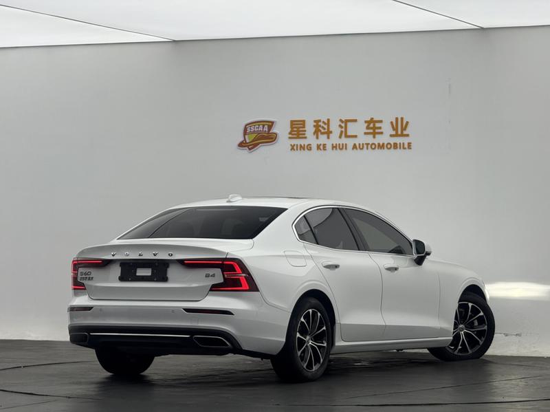 Volvo S60, 2022 — фото 6 из 12