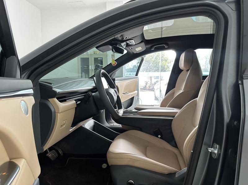 BAIC Arcfox Alpha T5, 2025 — фото 9 из 12