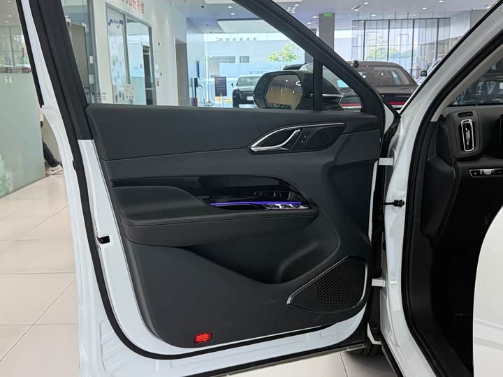Hongqi HS3 Hybrid, 2025 — фото 9 из 9