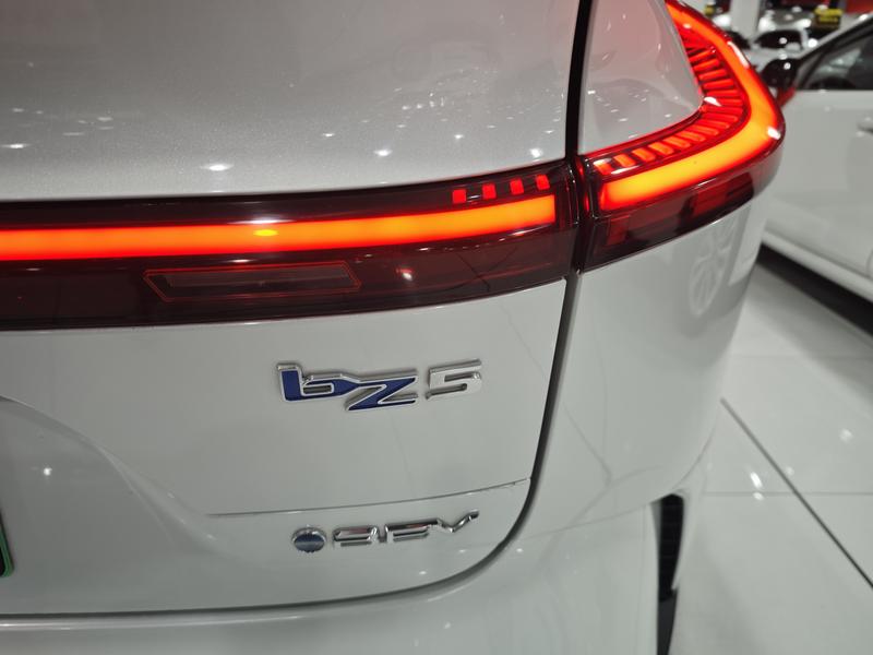 Toyota bZ5, 2025 — фото 8 из 12