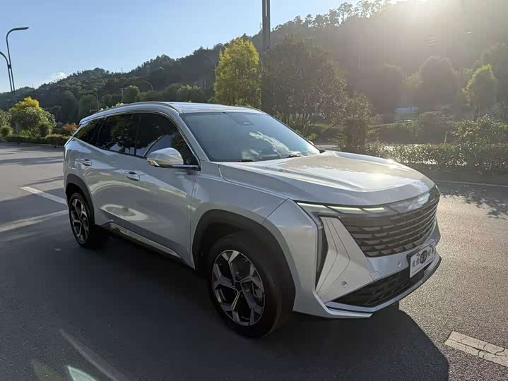 Geely Atlas L, 2023 — фото 3 из 9
