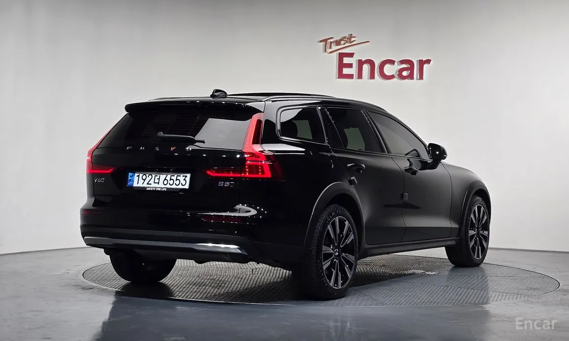 Volvo V60, 2022 — фото 2 из 12